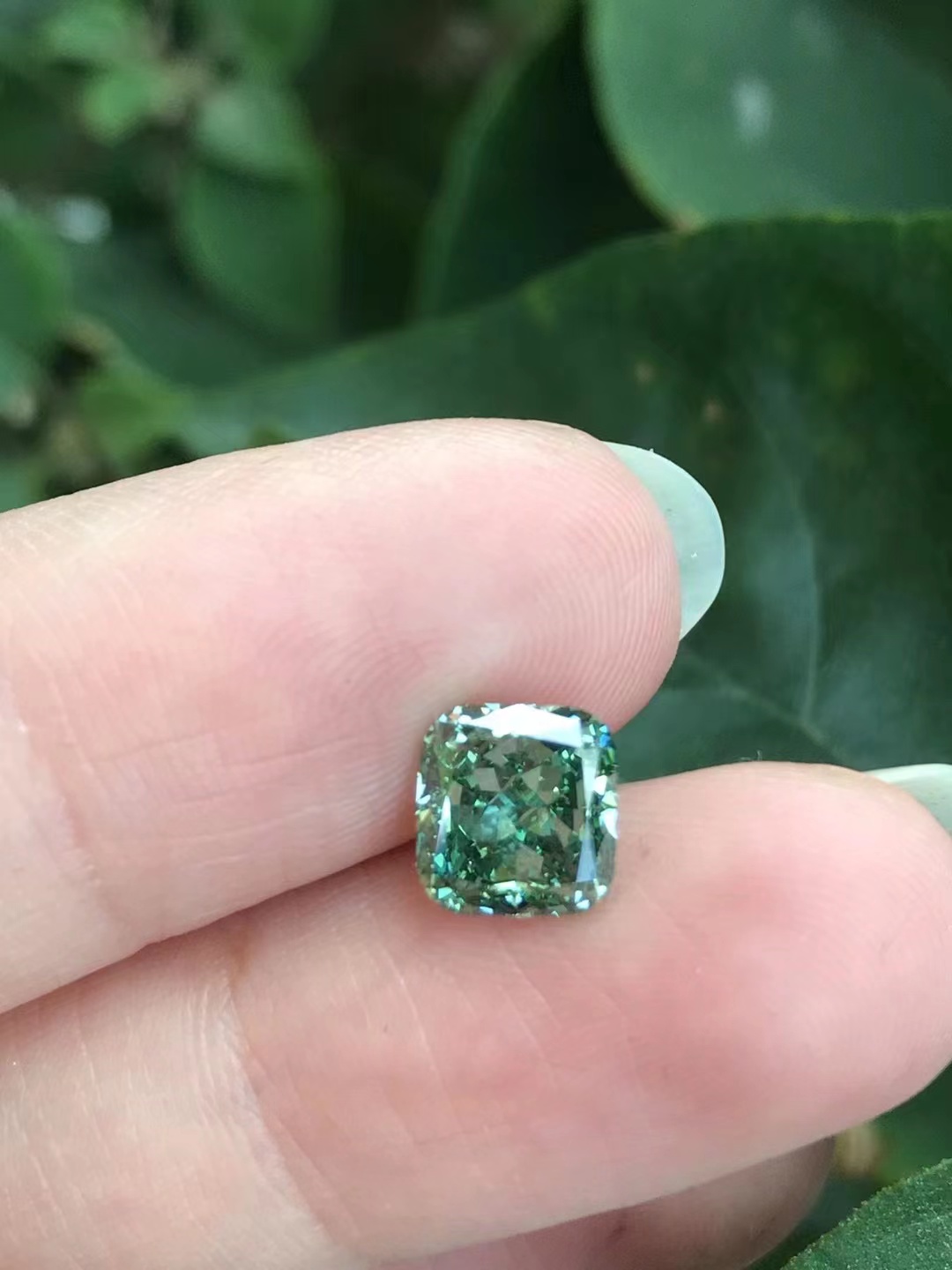 

Laboratory grown diamond Artificial diamond cultivation Synthetic(lab created) green color