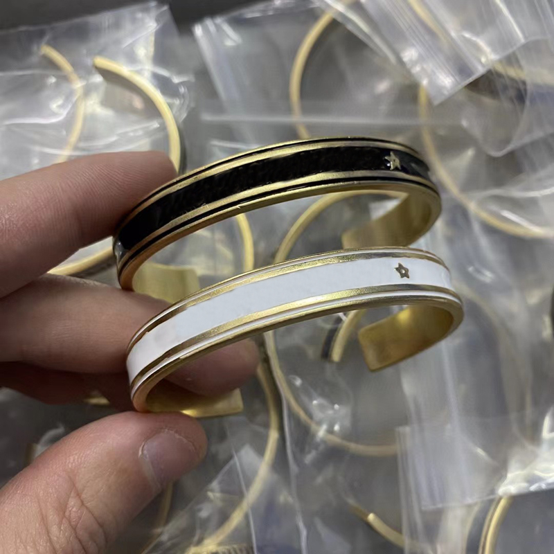 Fashion Bracelet Designer Jewelry Bangle Women Letter D Bracelets Gifts Womens Luxury Love Bracelets Youyou fashion 22053002R
Fashion Bracelet Designer Jewelry Bangle Women Letter D Bracelets Gifts Womens Luxury Love Bracelets Youyou fashion 22053002R