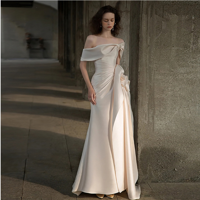 Shoulder Strapless Wedding Dresses Sexy Floor Length Small trailing satin Bridal Gowns