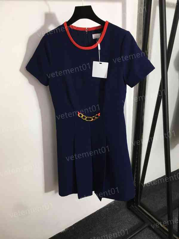 Designer Dresses Colorblock Crewneck Pleats With Metal Chains Short Sleeve Dress Fashion High Quality Sexy Casual Women Clothing
Designer Dresses Colorblock Crewneck Pleats With Metal Chains Short Sleeve Dress Fashion High Quality Sexy Casual Women Clothing