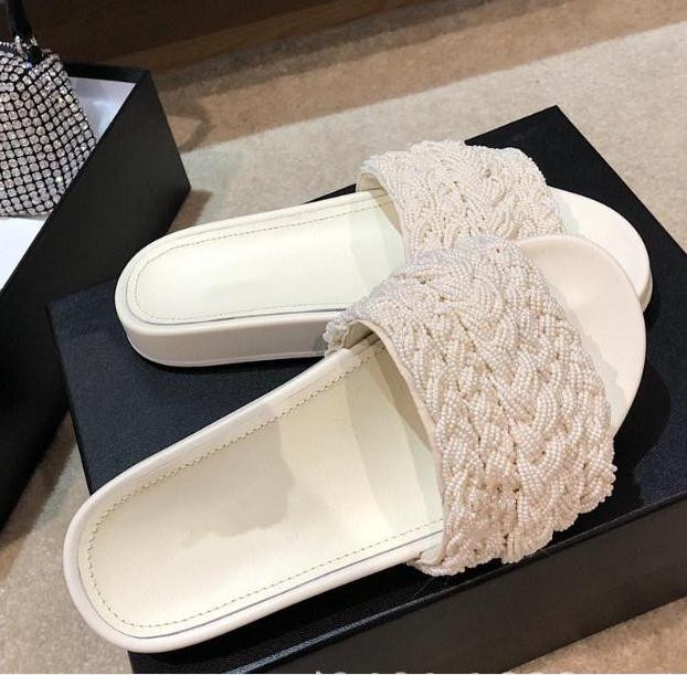 Luxury pearl Slipper and Sandals women wear bottom beaded chain one word with thick bottom Sandal ladies new beach casual flat slippers 34-41
Luxury pearl Slipper and Sandals women wear bottom beaded chain one word with thick bottom Sandal ladies new beach casual flat slippers 34-41