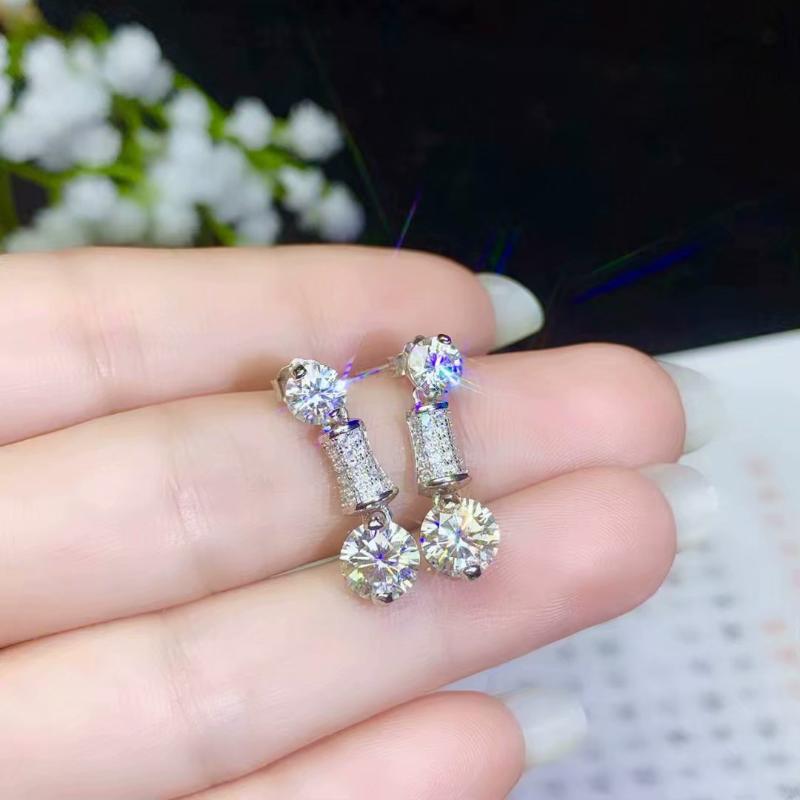 Stud Moissanite Earrings Women's Jewelry 925 Sterling Silver Sparkling Better Than Diamonds Party Favor 4 Jewels LuxuryStud
Stud Moissanite Earrings Women's Jewelry 925 Sterling Silver Sparkling Better Than Diamonds Party Favor 4 Jewels LuxuryStud