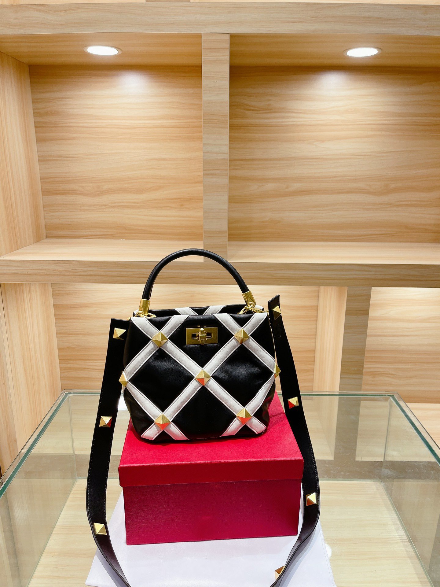 2022 Popular Handbag Shoulder Bag Designer Luxury Women's Messenger Leather Tote Large-capacity Wallet Elegant Temperament Goddess XB40043, Box cost to buy no bag
2022 Popular Handbag Shoulder Bag Designer Luxury Women's Messenger Leather Tote Large-capacity Wallet Elegant Temperament Goddess XB40043, Box cost to buy no bag