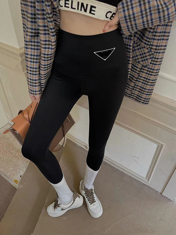 2022 Yoga Outfits designer solid color women Pants High Waist Sports Fitness elastic Leggings high quality p letter, Grey
2022 Yoga Outfits designer solid color women Pants High Waist Sports Fitness elastic Leggings high quality p letter, Grey