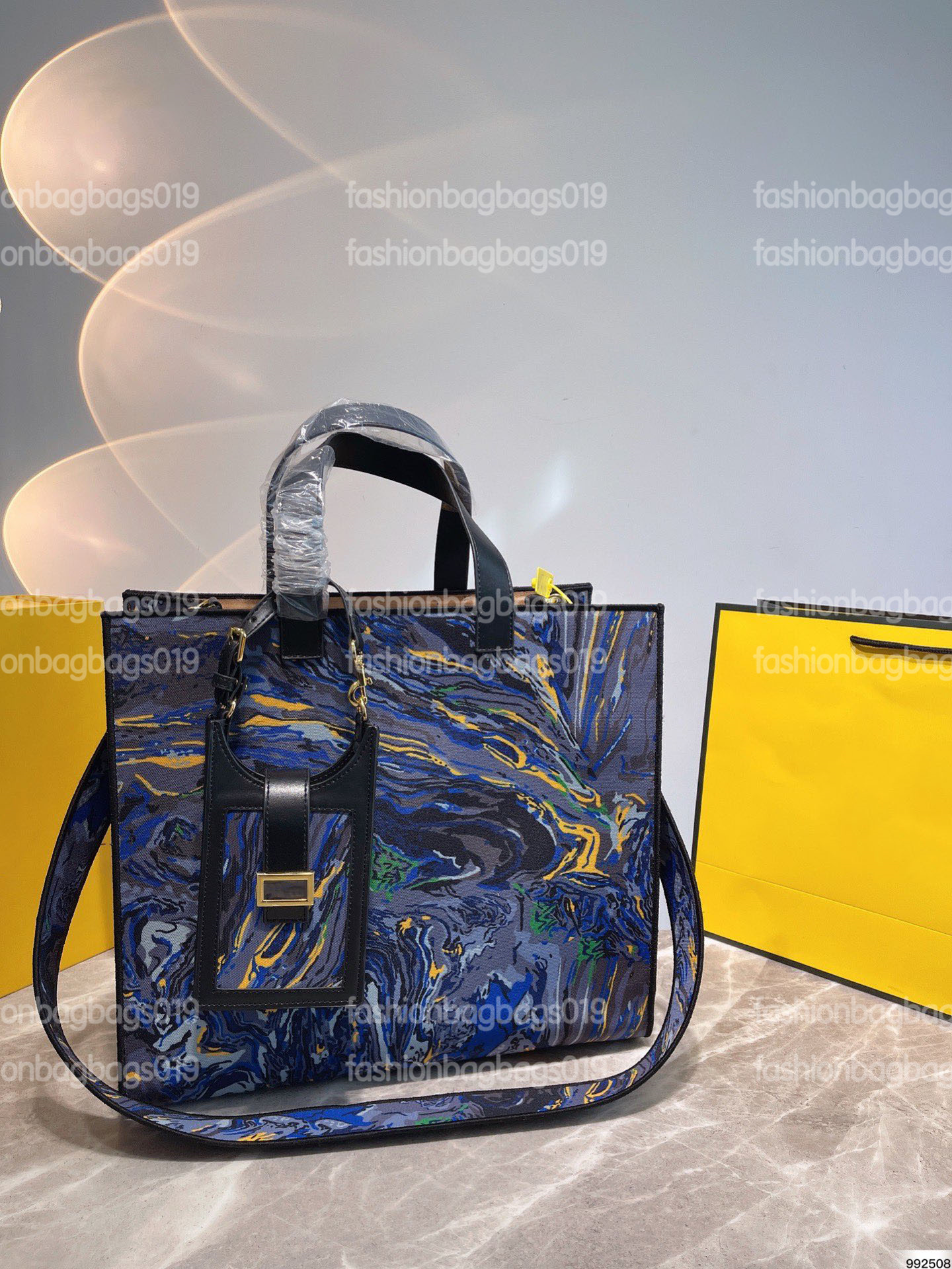 Womens 2022ss Large Capacity Shopper Tote Bag Designer Luxury Handbag Tiger Printed Jacquard Fabric Multicolour Calf Leather Handle Bags
Womens 2022ss Large Capacity Shopper Tote Bag Designer Luxury Handbag Tiger Printed Jacquard Fabric Multicolour Calf Leather Handle Bags