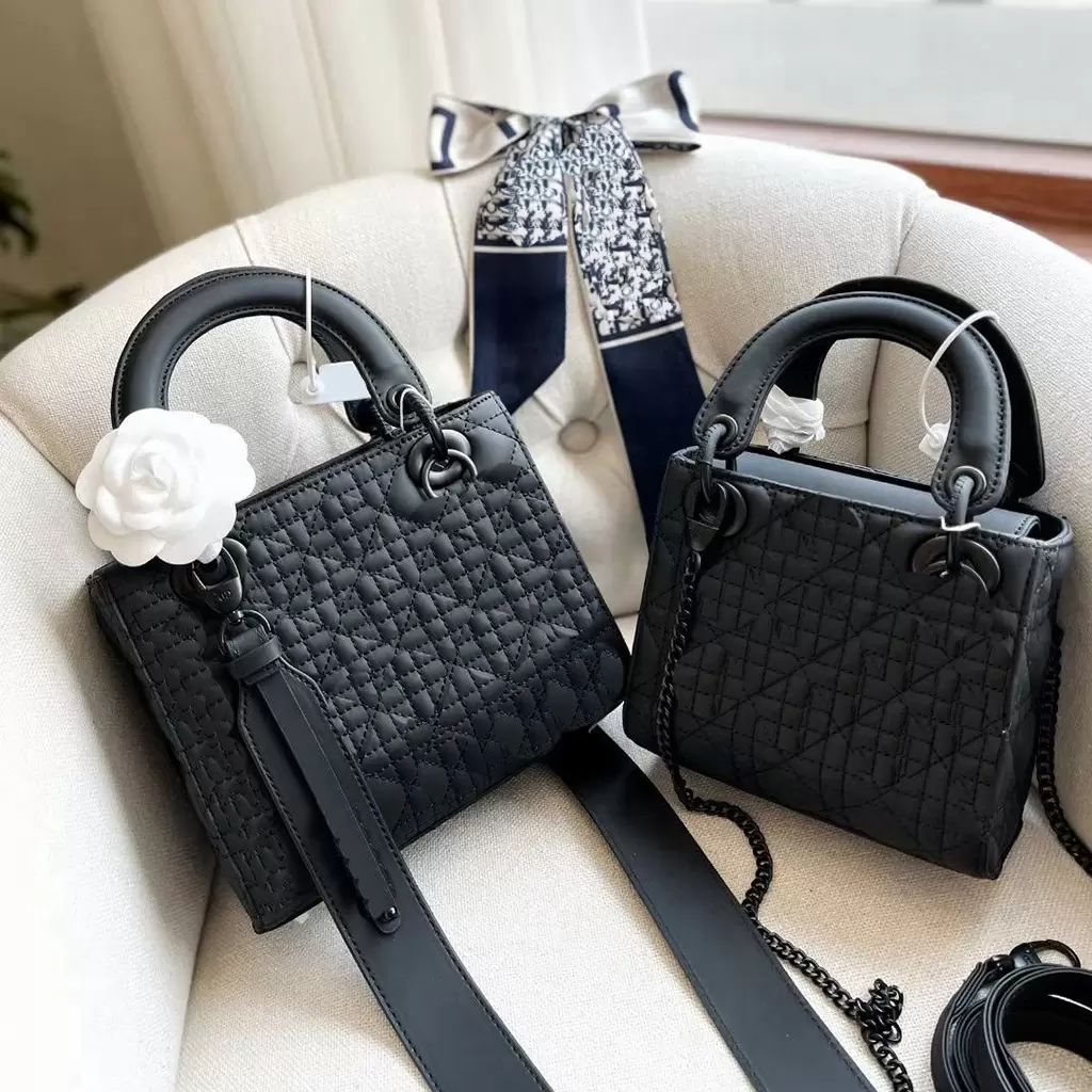 2022 Women Top Quality Luxurys Designers Bags For Womens Bag Messenger Women Totes Fashion Metallic Handbags Frosted Shoulder Handbag Classic Crossbody Clutch, No bags
2022 Women Top Quality Luxurys Designers Bags For Womens Bag Messenger Women Totes Fashion Metallic Handbags Frosted Shoulder Handbag Classic Crossbody Clutch, No bags