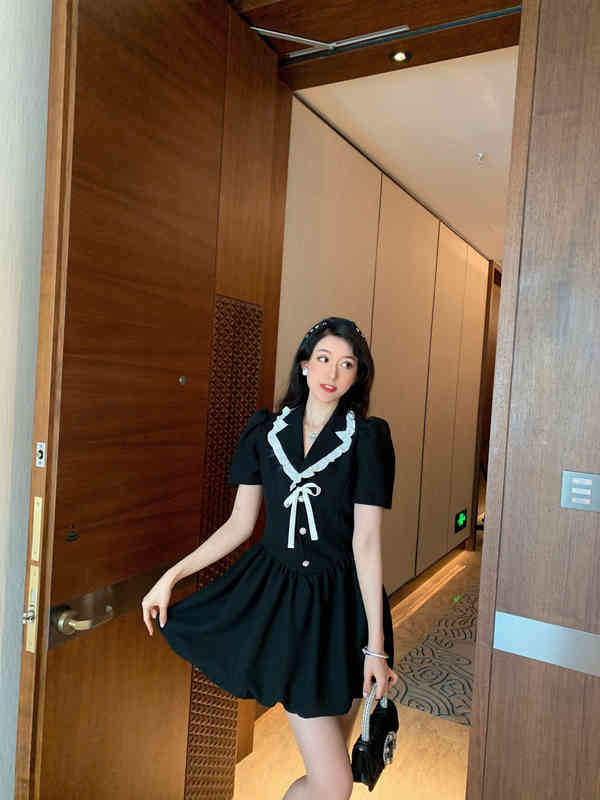 summer new bowknot decoration pearl button V-neck high waist age reduced contrast bubble sleeve dress, Black
summer new bowknot decoration pearl button V-neck high waist age reduced contrast bubble sleeve dress, Black