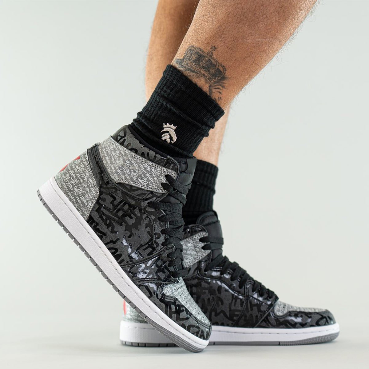 Rebellionaire Jumpman 1 High OG 1s Women Men Basketball Shoes Black White Particle Grey Style Code 555088-036 mens womens Sports sneakers Big size 13, Color#1
Rebellionaire Jumpman 1 High OG 1s Women Men Basketball Shoes Black White Particle Grey Style Code 555088-036 mens womens Sports sneakers Big size 13, Color#1