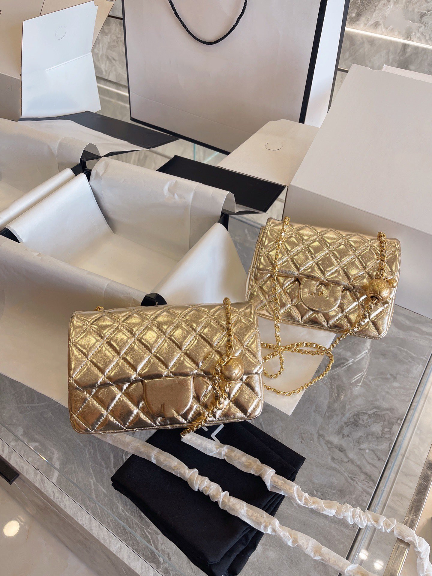 2022 Spring and Autumn Women's Bags Luxury Designer Bags One Shoulder Portable Crossbody Adjustable Chain Advanced Small Golden Ball Large, Gold
2022 Spring and Autumn Women's Bags Luxury Designer Bags One Shoulder Portable Crossbody Adjustable Chain Advanced Small Golden Ball Large, Gold