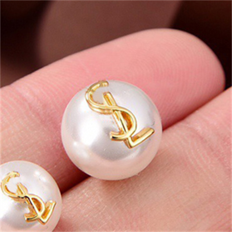 Letter Pearl Earrings Women Designer Stud Earring Mother Of Pearl Diamond Gold Pin High Quality Fashion Jewelry With Gift Box
Letter Pearl Earrings Women Designer Stud Earring Mother Of Pearl Diamond Gold Pin High Quality Fashion Jewelry With Gift Box
