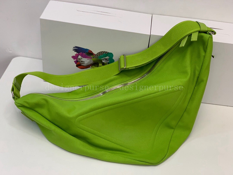 2022 Fashion Re-Edition Nylon Shoulder Bags high quality triangle Handbags wallet women luxurys brand crossbody Designer bag Hobo purses Canvas Cross body Bag, Green
2022 Fashion Re-Edition Nylon Shoulder Bags high quality triangle Handbags wallet women luxurys brand crossbody Designer bag Hobo purses Canvas Cross body Bag, Green