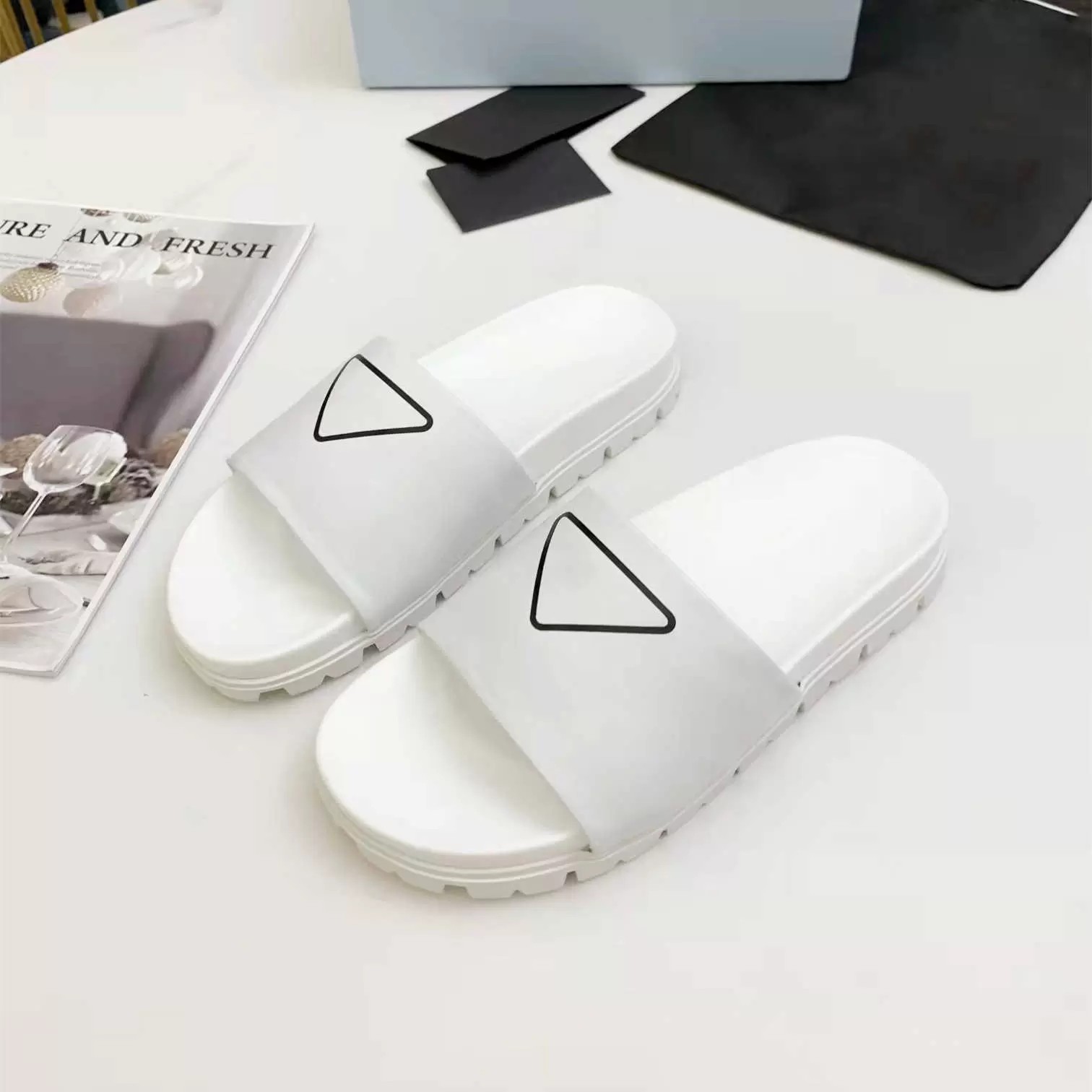 Summer Streetwear Slip On Sandals Shoes Embossed Triangle Rubber Women Slides Flats Couple Beach Slippers Comfort Walking EU35-40
Summer Streetwear Slip On Sandals Shoes Embossed Triangle Rubber Women Slides Flats Couple Beach Slippers Comfort Walking EU35-40