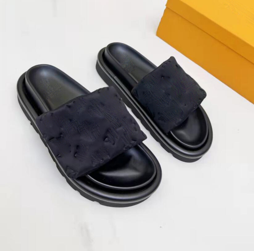 2022 Latest Color Slippers Men & Woman Size 35-42 Thick Bottom Flat Slides Pillow Comfort Lady Sandals Bubble Shoes High Heel Slippers, Box
2022 Latest Color Slippers Men & Woman Size 35-42 Thick Bottom Flat Slides Pillow Comfort Lady Sandals Bubble Shoes High Heel Slippers, Box