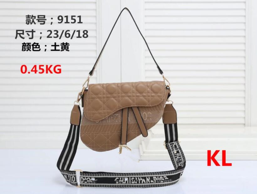 2022 Hot sell Classic man women Saddle wallet Purse shoulder bag Work handbag with dustbag card top leather Beautiful gift Free transhipment D55, Pink
2022 Hot sell Classic man women Saddle wallet Purse shoulder bag Work handbag with dustbag card top leather Beautiful gift Free transhipment D55, Pink