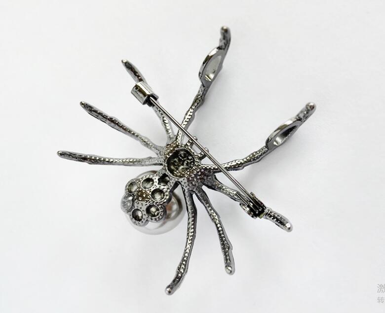 Exaggerated black white spider creative brooch men women party clothes scarf accessories pin brooches gift GC1432