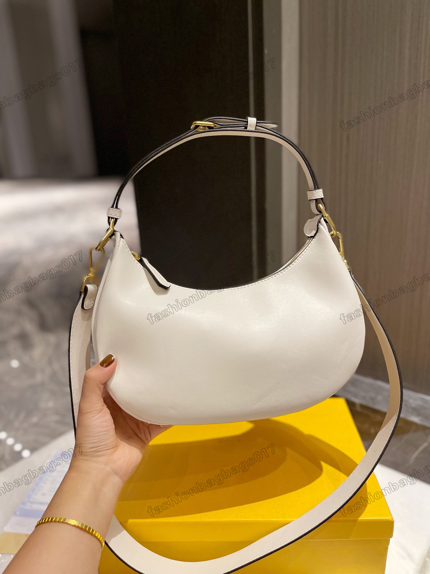 Women Graphy Half Moon Hobo AVA Underarm Bag Nano Cowskin Handbag Letter Hardware Designer Leather Clutch Evening Shoulder Cross body Tote Luxurys Lady Purse
Women Graphy Half Moon Hobo AVA Underarm Bag Nano Cowskin Handbag Letter Hardware Designer Leather Clutch Evening Shoulder Cross body Tote Luxurys Lady Purse
