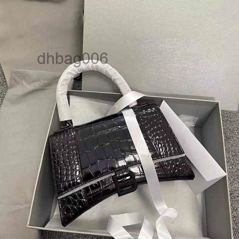 2022 Balencaigass Designer Hourglass Bags Designers Handbag High Version Crocodile Pattern b Home Leather Single Shoulder Diagonal Cross Fashion Women W226, Pink crocodile silver 19cm
2022 Balencaigass Designer Hourglass Bags Designers Handbag High Version Crocodile Pattern b Home Leather Single Shoulder Diagonal Cross Fashion Women W226, Pink crocodile silver 19cm