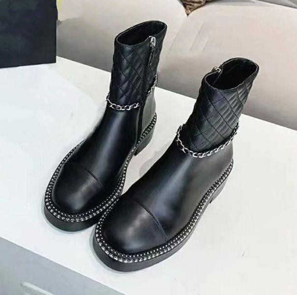 Designer Women Martin Boots Metal Chain Leather Autumn Winter Flat Short Boot Fall All-match Ladies luxury Chelsea Ankle Boots
Designer Women Martin Boots Metal Chain Leather Autumn Winter Flat Short Boot Fall All-match Ladies luxury Chelsea Ankle Boots