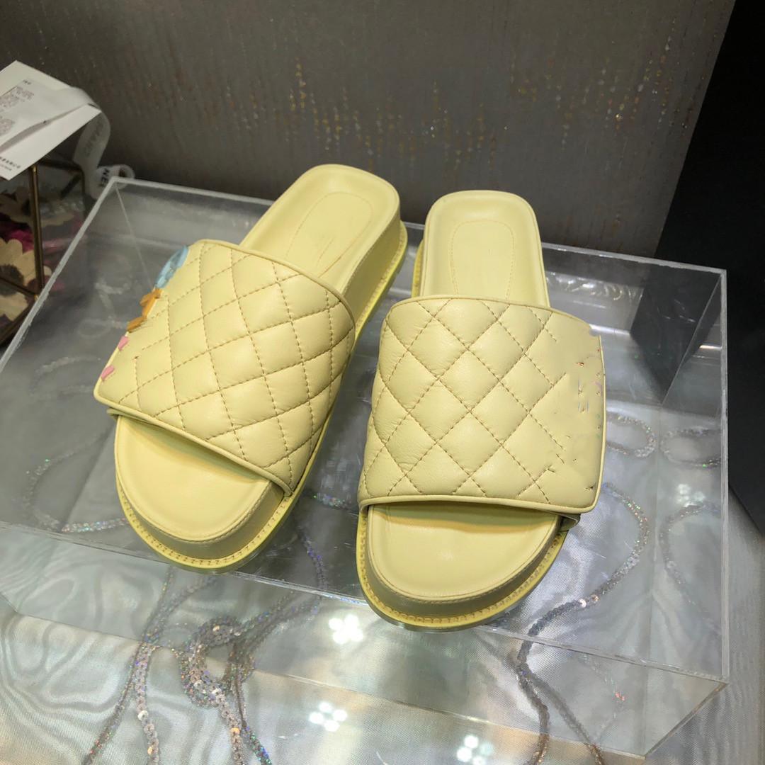 2022 Macaroon color embroidery rhombus thick bottom magic buckle slippers custom candy-colored paint buckle stereo technology, Yellow
2022 Macaroon color embroidery rhombus thick bottom magic buckle slippers custom candy-colored paint buckle stereo technology, Yellow