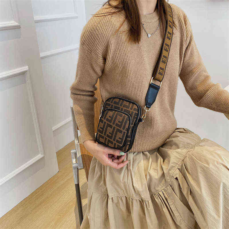 Factory Online Export Designer Brand Bags Women 2022 New Fashion Printed Single Casual Shoulder Messenger Trend Simple Small Square Women's, Coffee style
Factory Online Export Designer Brand Bags Women 2022 New Fashion Printed Single Casual Shoulder Messenger Trend Simple Small Square Women's, Coffee style