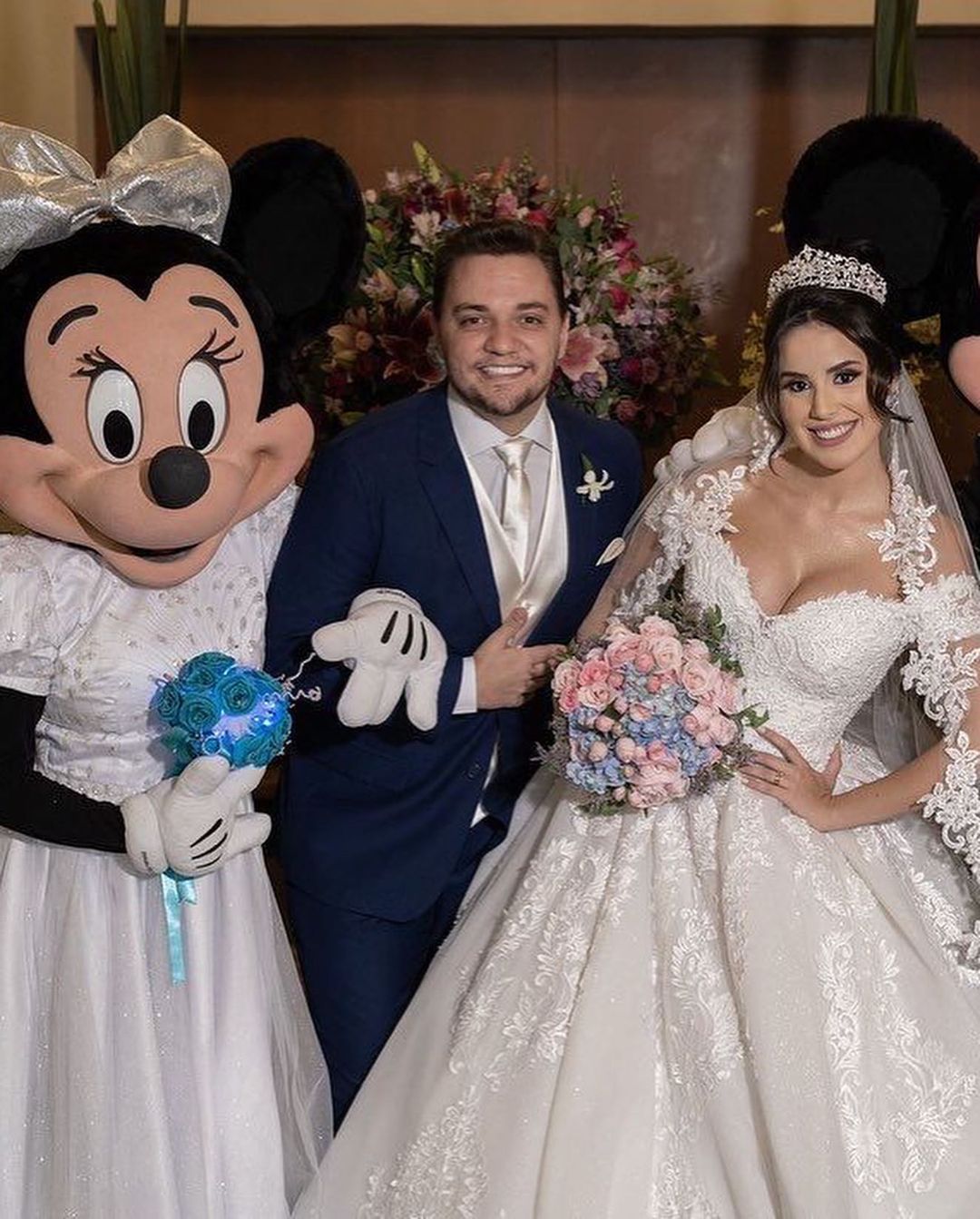 Luxurious Ball Gown Wedding Dresses Off Shoulder Puffy Skirt Tulle Lace Flowers Elegant Bride Dress Wedding Gowns Custom Made