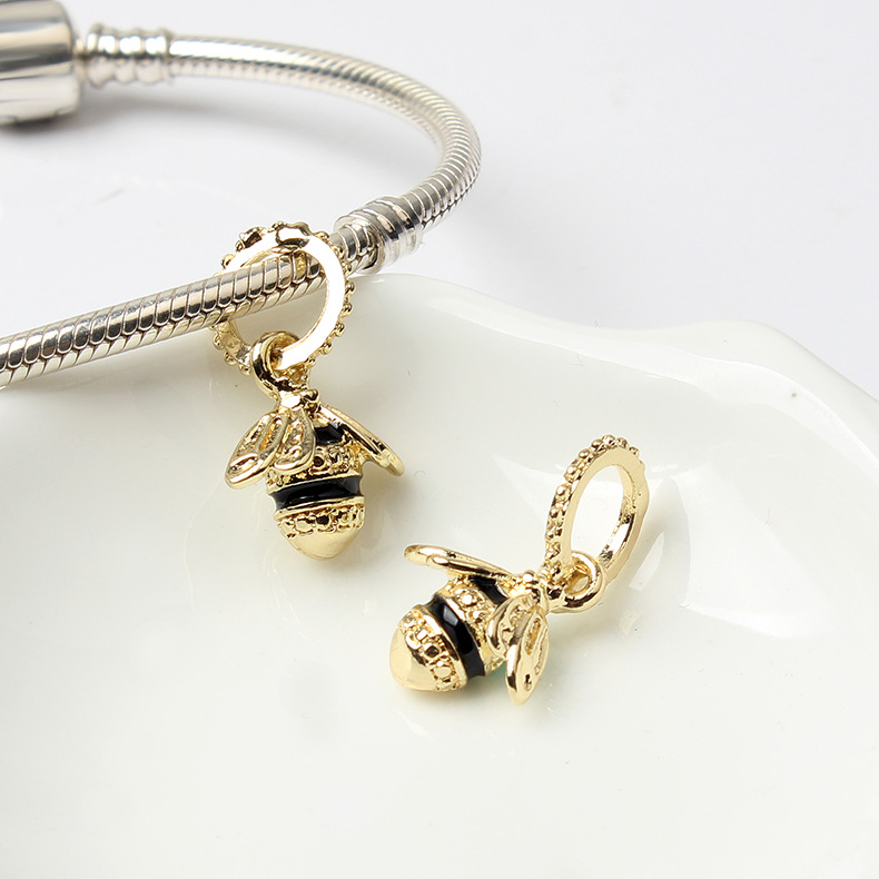 Popular High Quality 925 Sterling Silver Fashion Gold Bee and Honeycomb Cute Charm for Necklace Jewelry Fashion Accessories Diy Gift Pendant for Women