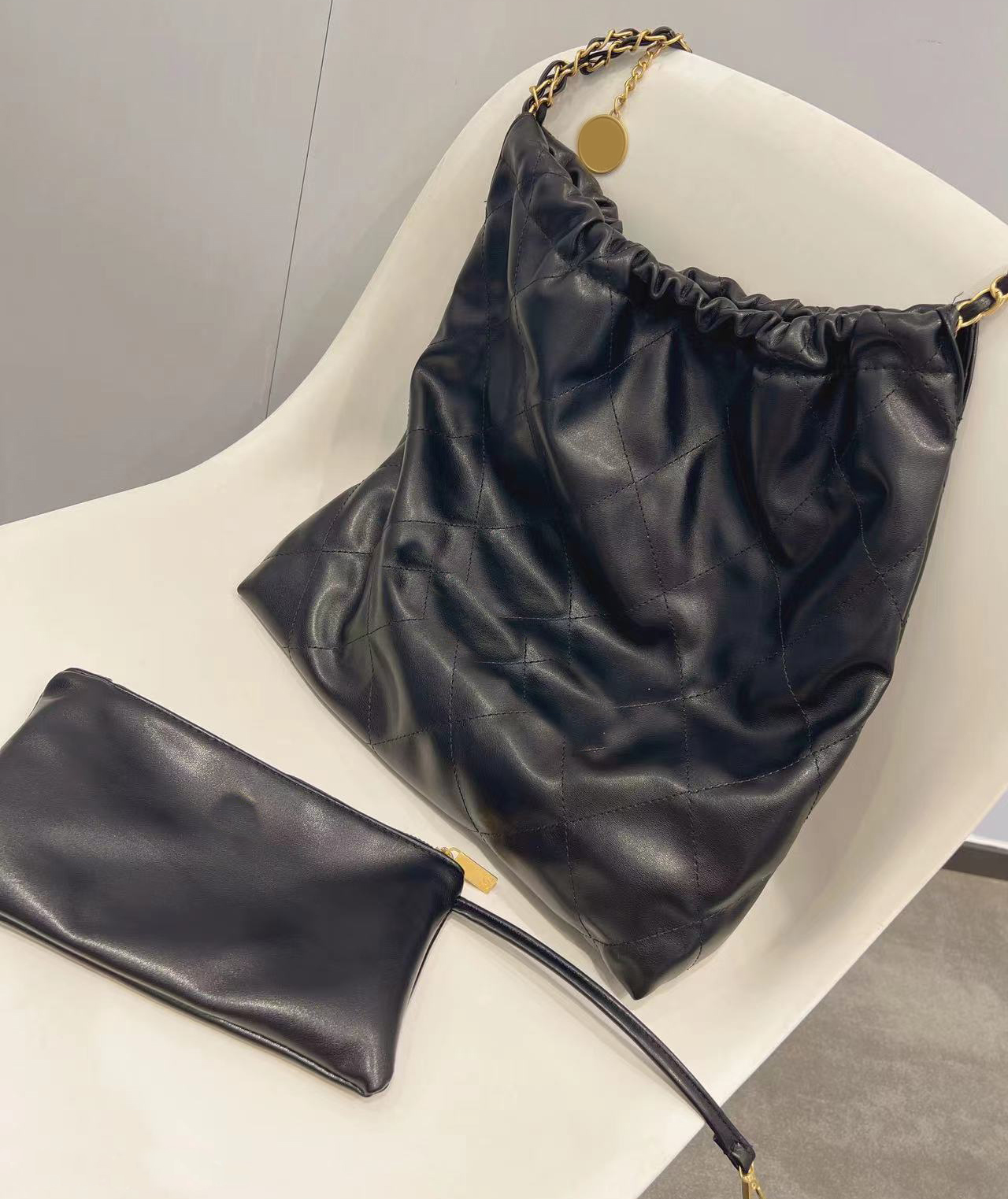 Leather Shoulder Bags Large Capacity Shopping Bag Women Chain Purses Designer Totes Lady Fashion Handbags, White
Leather Shoulder Bags Large Capacity Shopping Bag Women Chain Purses Designer Totes Lady Fashion Handbags, White