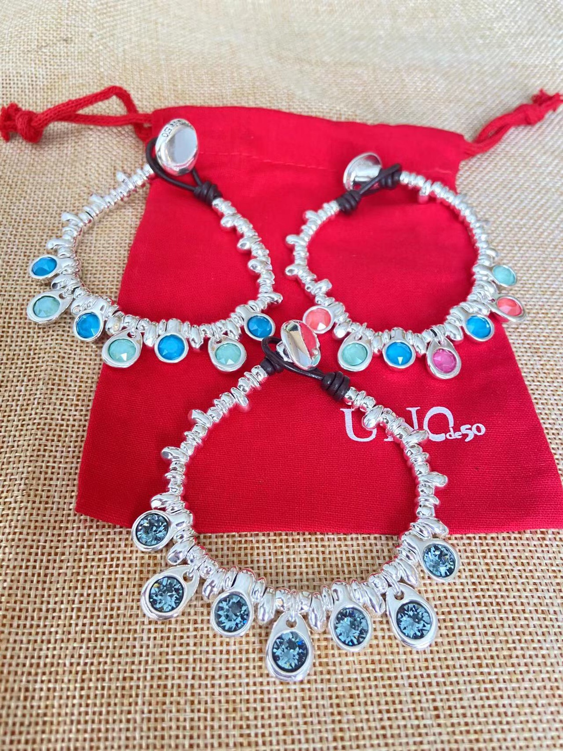 Authentic Another Treasure Bracelet Silver Color For Women UNODE50 925 Sterling Silver Plated Jewelry Fits European Uno De 50 Style Gift Men Bracelets
Authentic Another Treasure Bracelet Silver Color For Women UNODE50 925 Sterling Silver Plated Jewelry Fits European Uno De 50 Style Gift Men Bracelets