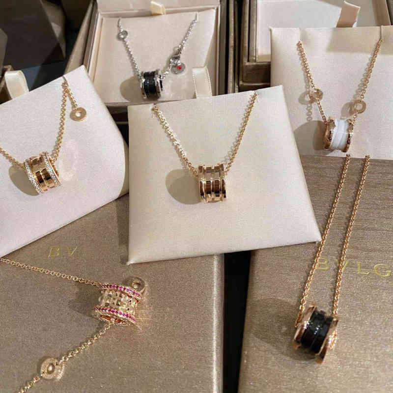 Hot Selling Designer Necklaces High Quality Bulga Chain Jewelry Classic Full Diamond Ring Pendant Necklace Men and Women Valentine's Day Gifts 001
Hot Selling Designer Necklaces High Quality Bulga Chain Jewelry Classic Full Diamond Ring Pendant Necklace Men and Women Valentine's Day Gifts 001