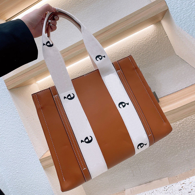Totes Women Designer Bags 22SS Classical Handbag Straw Shopping Bag Lady Letter Print Beach Bag Style Fashion Shoulderbag No Box