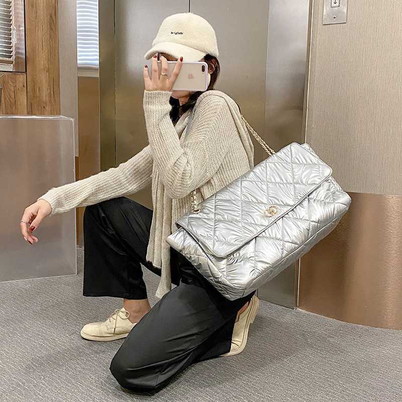happy_buy_bag 2022 feng Lingge chain bag large capacity portable single shoulder women's space bag cotton suit bag messenger down, Gold
happy_buy_bag 2022 feng Lingge chain bag large capacity portable single shoulder women's space bag cotton suit bag messenger down, Gold