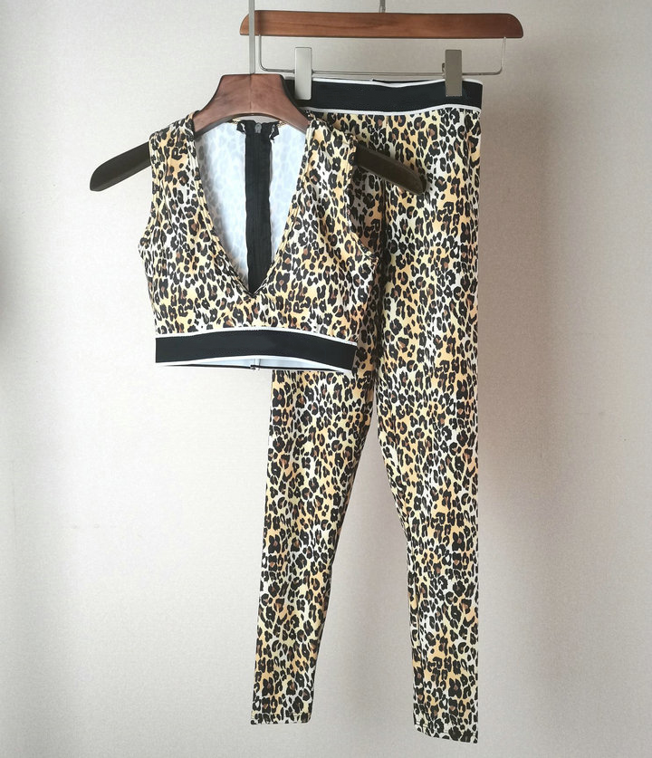 Women's Tracksuits Activewear Summer Fashion Designer Women's Cotton Yoga Wear Same Sportswear Fitness Crop Tops High Waist Slim Pants Two Pack S, Supplementary shipping
Women's Tracksuits Activewear Summer Fashion Designer Women's Cotton Yoga Wear Same Sportswear Fitness Crop Tops High Waist Slim Pants Two Pack S, Supplementary shipping