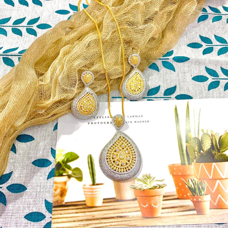 Earrings & Necklace Luxury Fashion Classic With Set Copper Two Color Full Zircon Dubai Wedding Women's Jewelry S1538Earrings, As pic
Earrings & Necklace Luxury Fashion Classic With Set Copper Two Color Full Zircon Dubai Wedding Women's Jewelry S1538Earrings, As pic
