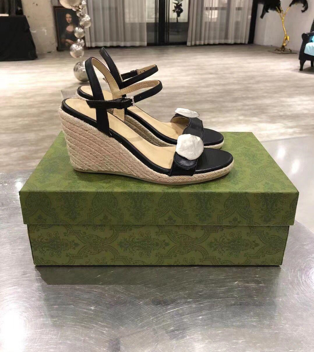 Designer-Luxury Ladies Straw Sandals Designer woman Wedge Shoes Genuine cowhide Summer Beach High heels fashion Casual Large Size 35-42 with
Designer-Luxury Ladies Straw Sandals Designer woman Wedge Shoes Genuine cowhide Summer Beach High heels fashion Casual Large Size 35-42 with