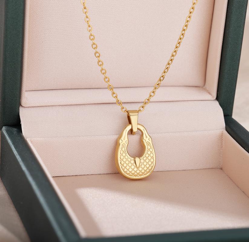 Chains Minimalist Bag Pendant Necklace For Women Stainless Steel Charm Chokers Geometric Basket 2022 Fashion Jewelry GiftChains
Chains Minimalist Bag Pendant Necklace For Women Stainless Steel Charm Chokers Geometric Basket 2022 Fashion Jewelry GiftChains