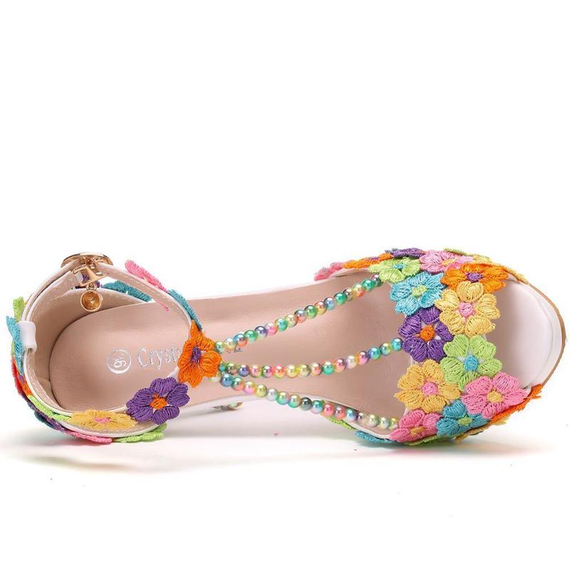 Crystal Queen Ankle Strap Women Sweet Fashion White Colored Floral Stilettos Party Tassel Bridal Wedding Shoes High Heel 220328
