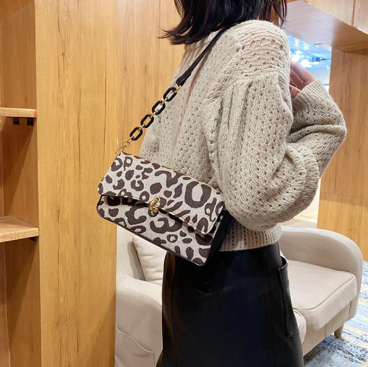 Cross Body Leopard Print Broad Strap Women Shoulder Bag Winter Suede Crossbody Bags Small Zebra Trend Luxury Female Handbags, Brown
Cross Body Leopard Print Broad Strap Women Shoulder Bag Winter Suede Crossbody Bags Small Zebra Trend Luxury Female Handbags, Brown