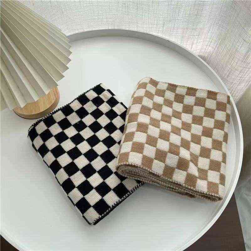 2021autumn and winter new chessboard check women's scarf women's Japanese Retro Black and white check couple scarfCold proof Bib T220727
2021autumn and winter new chessboard check women's scarf women's Japanese Retro Black and white check couple scarfCold proof Bib T220727