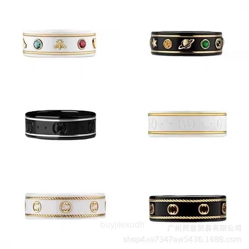 Original Design Luxury Brand Ring Designer Jewelry Double g Black White Ceramic 18k Bee Planet Men's Women's Pure Silver Couple Pair Retro Letter Top Quality 1l48
Original Design Luxury Brand Ring Designer Jewelry Double g Black White Ceramic 18k Bee Planet Men's Women's Pure Silver Couple Pair Retro Letter Top Quality 1l48