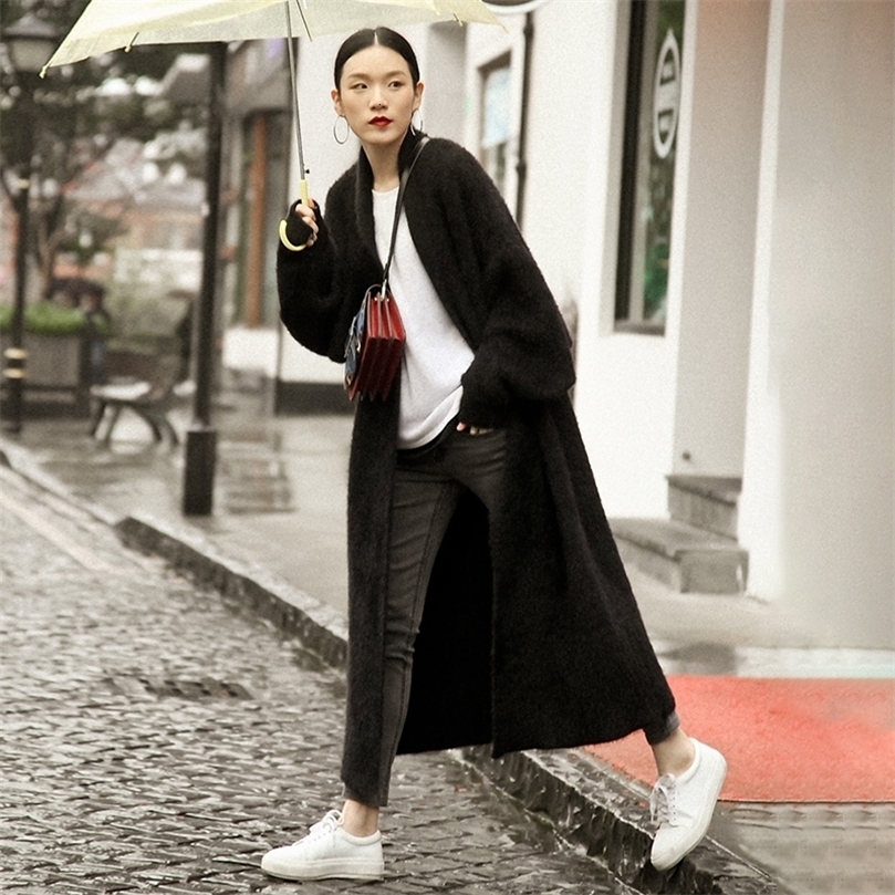 TWOTWINSTYLE Knitted Korean Women's Sweaters V Neck Batwing Sleeve Warm Thick Female Cardigans Autumn Fashion Clothing 201203, Black
TWOTWINSTYLE Knitted Korean Women's Sweaters V Neck Batwing Sleeve Warm Thick Female Cardigans Autumn Fashion Clothing 201203, Black