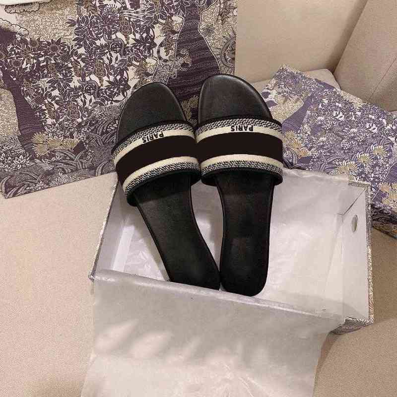 Summer Luxury designer sandals Women Slippers Fashion electric embroidered Sandal Fabric Print Beach shoes High Quality bonded leather Black, Box
Summer Luxury designer sandals Women Slippers Fashion electric embroidered Sandal Fabric Print Beach shoes High Quality bonded leather Black, Box