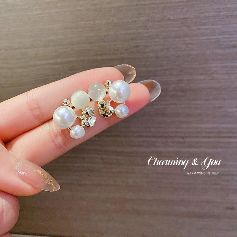 Hair Clips & Barrettes Contracted Design Feeling Needles Opal Pearl Earrings South Korea Fashion Earring Stud Female Temperament
Hair Clips & Barrettes Contracted Design Feeling Needles Opal Pearl Earrings South Korea Fashion Earring Stud Female Temperament