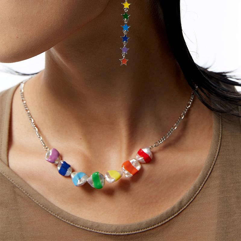 

Chokers Irregular Imitation Pearls Pendant Necklace For Women Candy Color Sweet Necklaces Female Clavicle Chain 2022 Fashion JewelryChokers