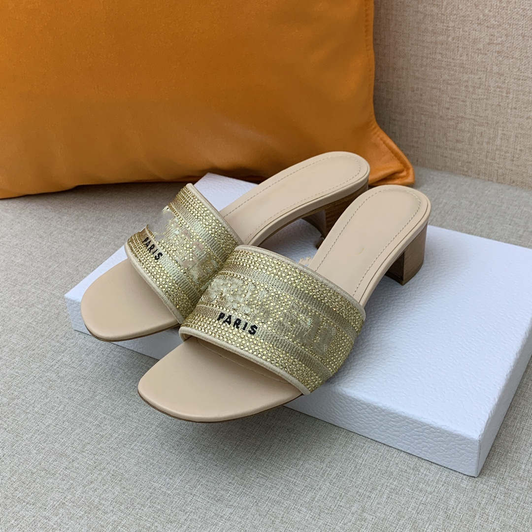 

TOP quality 2022 Spring summer Flat Sandals new one-word thong color matching hot drill women's shoes 3D Embroidered Round Toe Chunky Heel Jelly Slingback Slippers, As pic 1