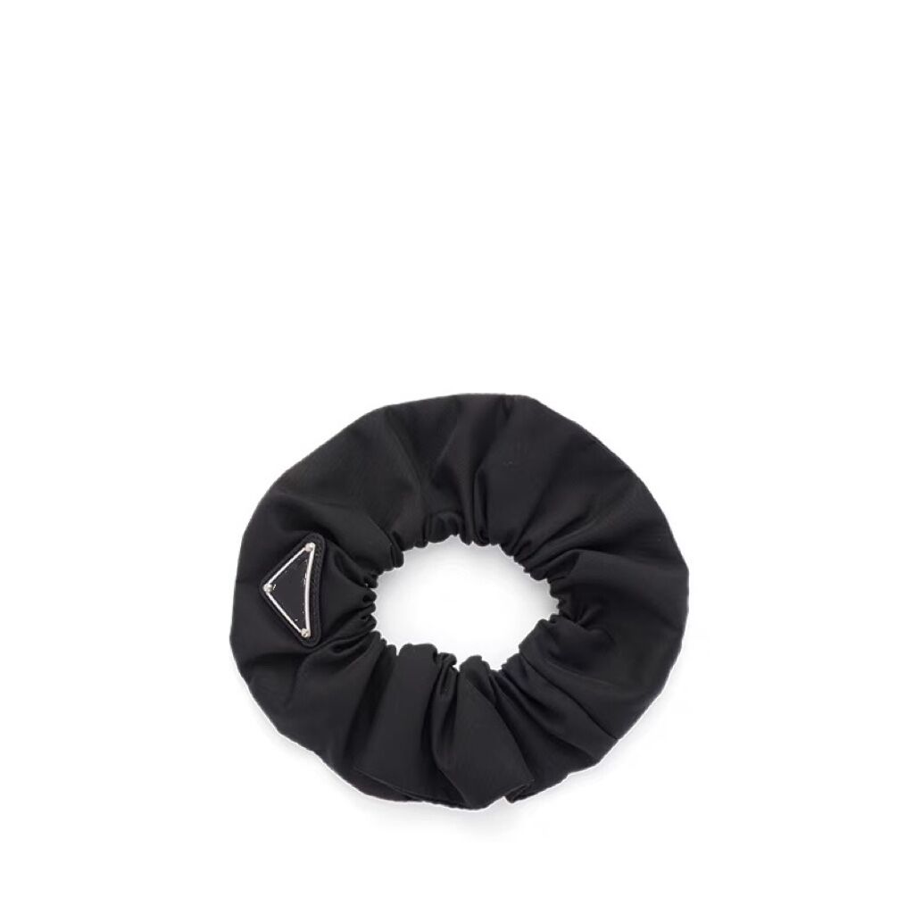 Hair circle Designer fashion Accessories simple hairpin inverted triangle brand back of head hair finishing clip Chinese style is popular in summer
Hair circle Designer fashion Accessories simple hairpin inverted triangle brand back of head hair finishing clip Chinese style is popular in summer
