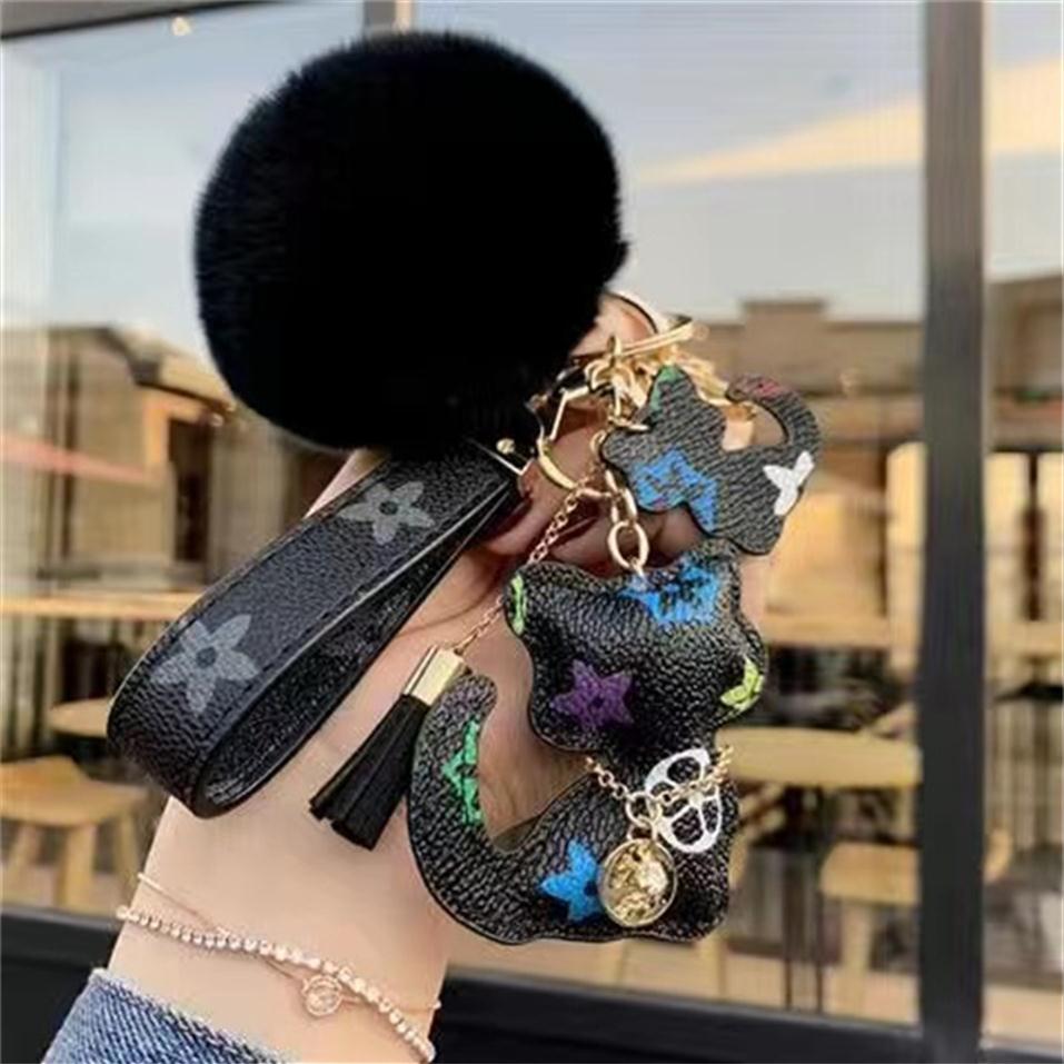 Luxury designer L Keychain Men Women Fashion Cat and deer flower Bag Pendant Accessories Cute Carabiner Keychains Lovers Car Keys 246V
Luxury designer L Keychain Men Women Fashion Cat and deer flower Bag Pendant Accessories Cute Carabiner Keychains Lovers Car Keys 246V