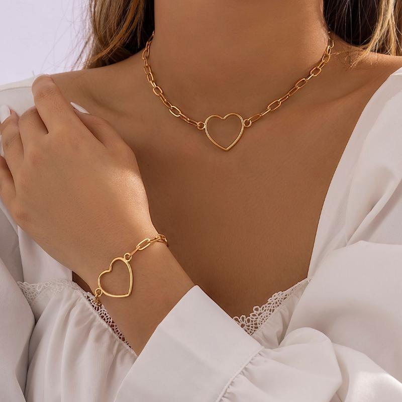 Chokers PuRui Fashion Punk Simple Metal O-Chain Neck Choker Bracelet For Women Hip Hop Heart Pendant Necklace Combination Set JewelryChokers
Chokers PuRui Fashion Punk Simple Metal O-Chain Neck Choker Bracelet For Women Hip Hop Heart Pendant Necklace Combination Set JewelryChokers