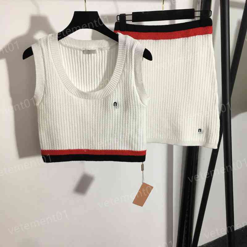 Women Two Piece Dresses Letter Logo Embroidery Short Slim Knitted Vest And Slim Skirt 2 Piece Sets Luxury Designer Women Clothing
Women Two Piece Dresses Letter Logo Embroidery Short Slim Knitted Vest And Slim Skirt 2 Piece Sets Luxury Designer Women Clothing