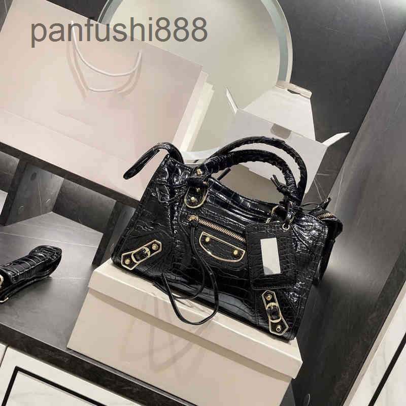 Bags Autumn and Winter b Women's Fashion Versatile Paris Cowhide Crocodile Rivet Motorcycle Handbag Messenger Bag, Black
Bags Autumn and Winter b Women's Fashion Versatile Paris Cowhide Crocodile Rivet Motorcycle Handbag Messenger Bag, Black