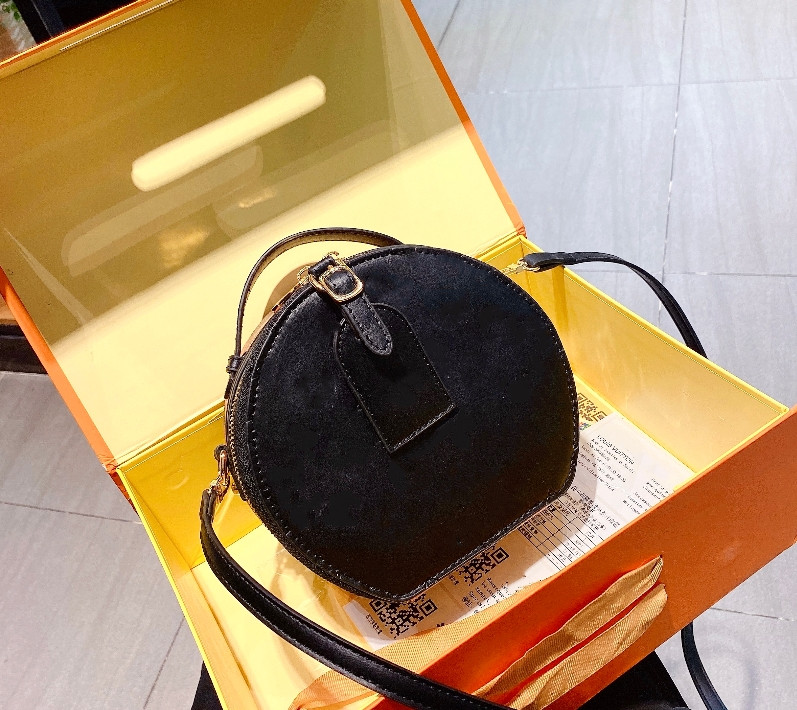 Niche brand Luxury design Round One Shoulder Crossbody Bag 2022 Fashion rounded bags versatile printed rounding cake bag women's handbag Embossed Black, Denim Blue, Yellow
Niche brand Luxury design Round One Shoulder Crossbody Bag 2022 Fashion rounded bags versatile printed rounding cake bag women's handbag Embossed Black, Denim Blue, Yellow